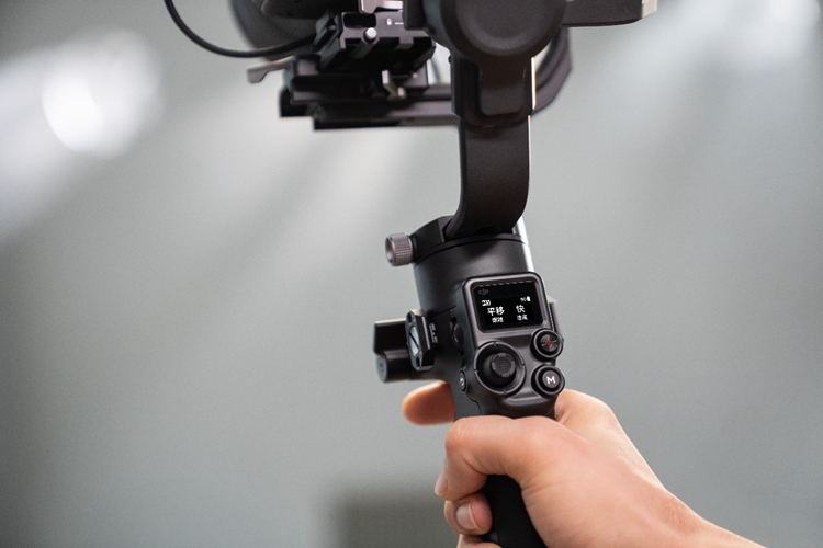 大疆DJI RS 2和DJI RSC 2手持云台发布，碳钎维机身仅重1.3Kg   -第13张图片-科技快讯
