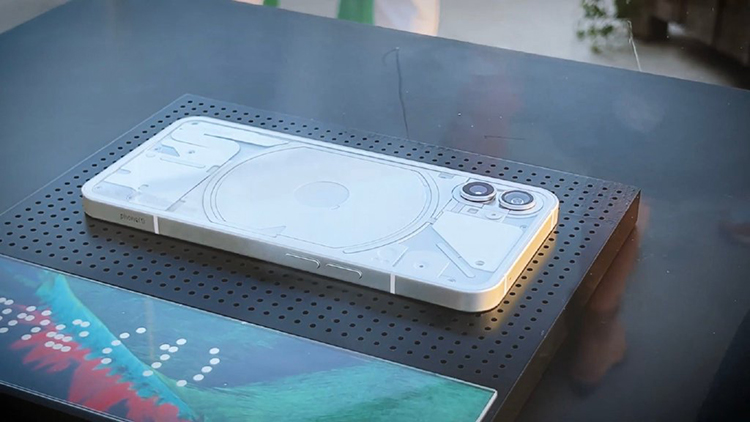 ​Nothing Phone 1真机外观曝光 直角边框透明后盖并加入LED灯条-第2张图片-科技快讯