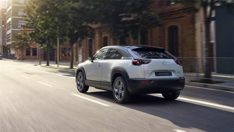 外媒评价马自达首款纯电SUV MX-30EV：将会被淘汰-第4张图片-科技快讯