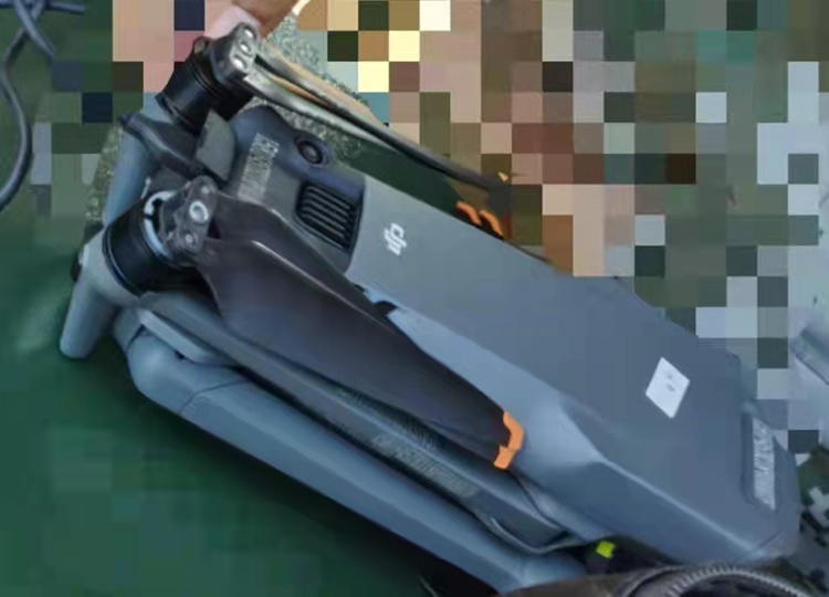 疑似大疆Mavic 3实物照曝光 确认双摄设计续航或可长达46分钟-第2张图片-科技快讯