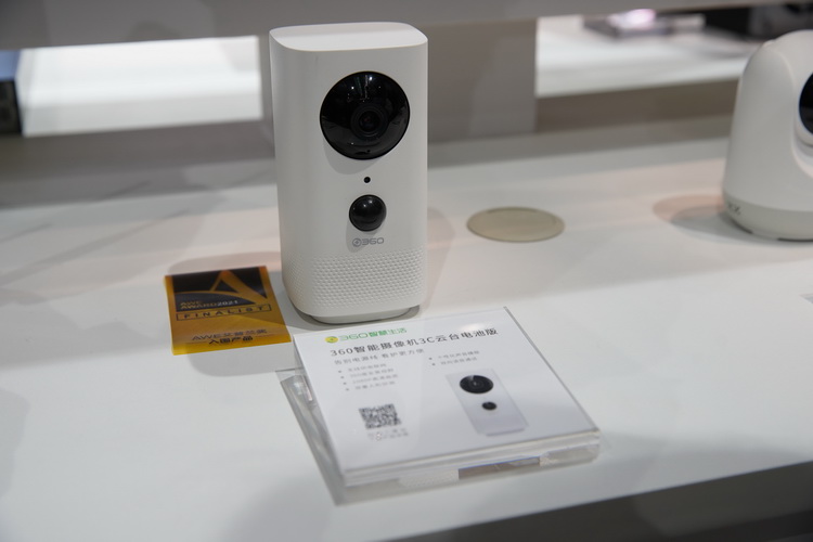 AWE2021 | 360智慧生活亮相 展示扫地机器人、安防、穿戴多类产品-第3张图片-科技快讯