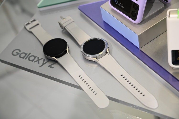 三星Galaxy Z Fold3、Flip3亮相快闪店 手表、耳机同时现身-第10张图片-科技快讯