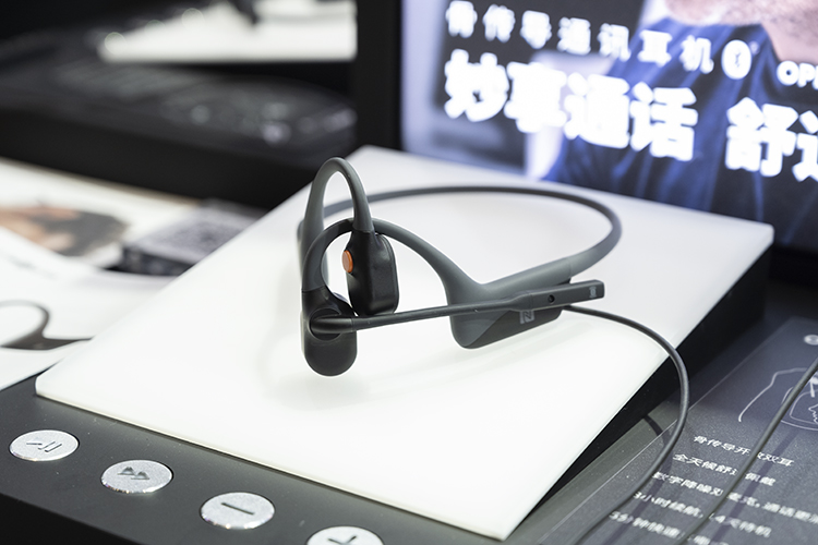 AWE2021 |&nbsp;不塞耳朵也能听，AfterShokz韶音展台亮相2款新品骨传导耳机-第3张图片-科技快讯