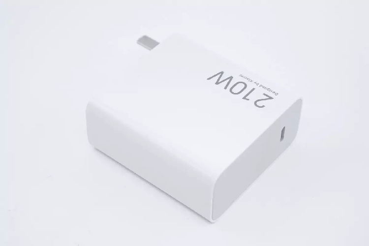 Redmi展示300W快充技术 仅需5分钟充满手机电量-第4张图片-科技快讯