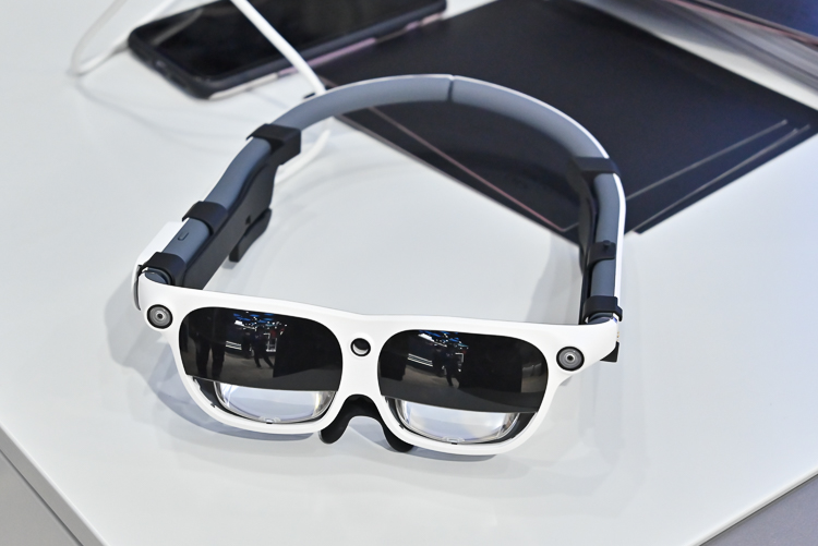 2021MWC丨搭载高通骁龙XR2，采用全自由度手势操作，影创展示6DoF MR眼镜-第8张图片-科技快讯