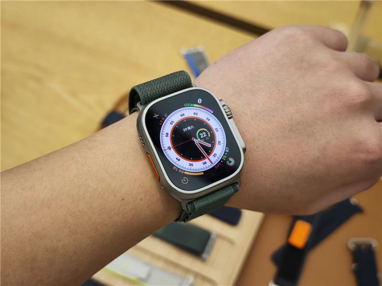 苹果或计划Apple Watch搭载Micro LED，折叠屏iPhone紧随其后-第1张图片-科技快讯