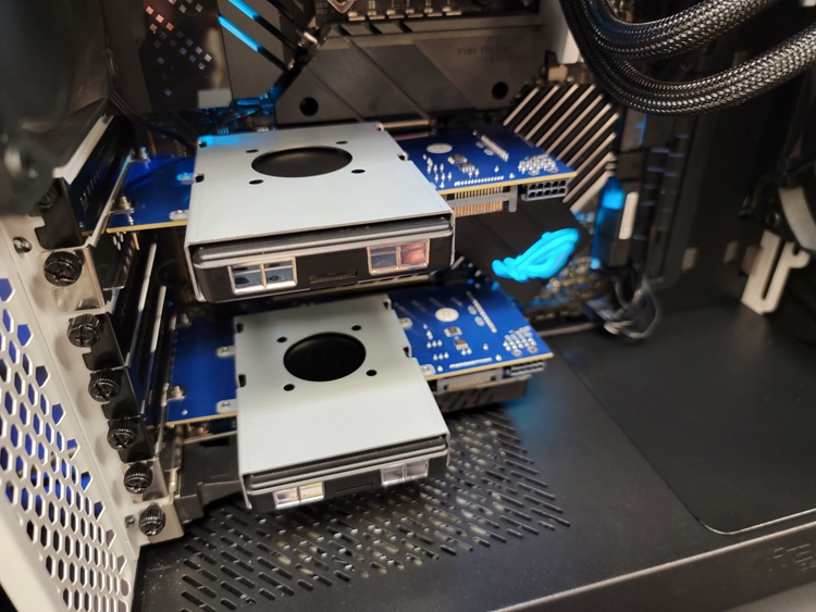 英特尔展示PCIe 5.0 SSD：实际速度达13.7GB/s-第1张图片-科技快讯