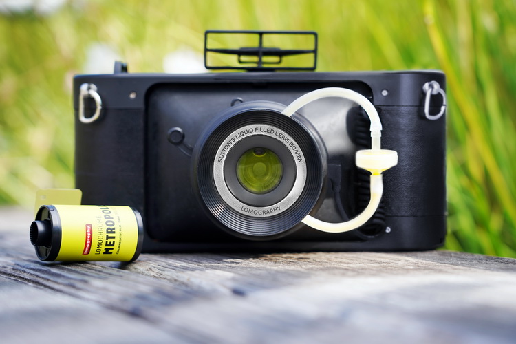 Lomography发布宽幅胶片相机 镜头可注水-第1张图片-科技快讯