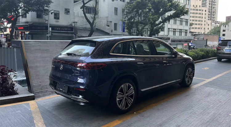 奔驰EQS SUV国内谍照曝光 将于年内正式上市-第2张图片-科技快讯