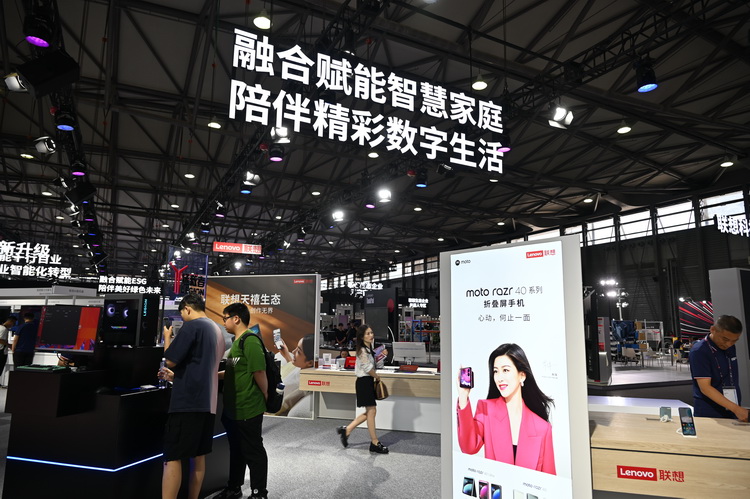 2023MWC丨联想展示最新折叠机moto razr 40 还有天禧生态等众多新品-第1张图片-科技快讯