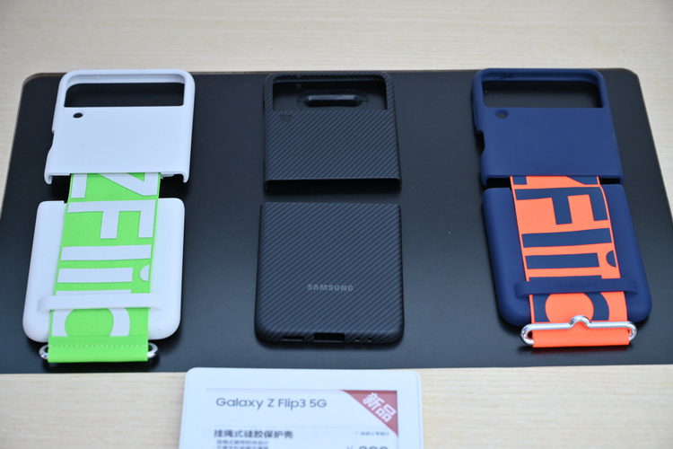 三星Galaxy Z Fold3、Flip3亮相快闪店 手表、耳机同时现身-第9张图片-科技快讯