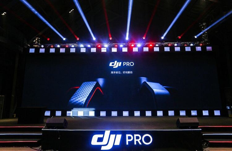 大疆DJI RS 2和DJI RSC 2手持云台发布，碳钎维机身仅重1.3Kg   -第1张图片-科技快讯