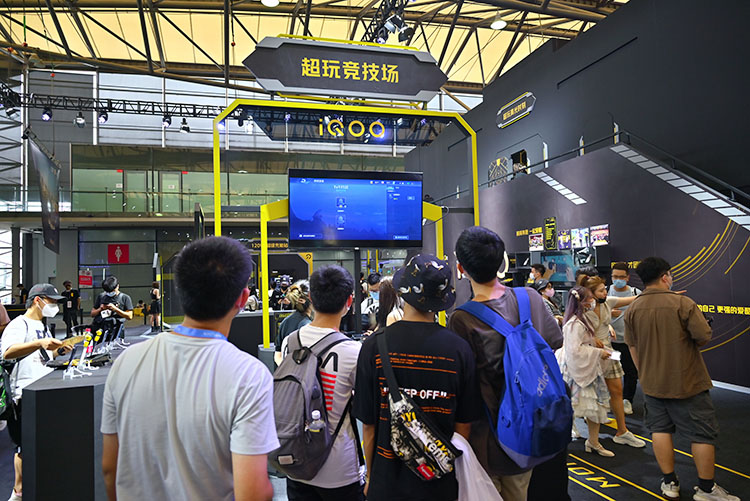 ChinaJoy 2021丨未发布的iQOO8提前曝光，或许是2021年更好的手机屏幕-第6张图片-科技快讯