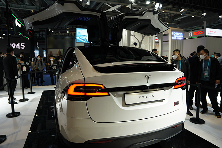CIIE2022 | 特斯拉人形机器人亮相进博会 Model S/X Plaid中国首秀-第5张图片-科技快讯
