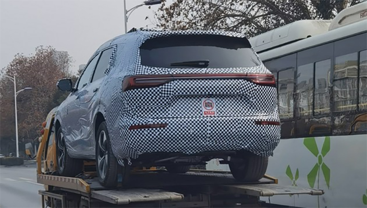 疑似AITO新车路试谍照曝光：或命名问界M7 定位中大型SUV-第3张图片-科技快讯