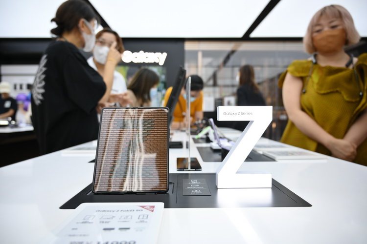 三星Galaxy Z Fold3、Flip3亮相快闪店 手表、耳机同时现身-第15张图片-科技快讯