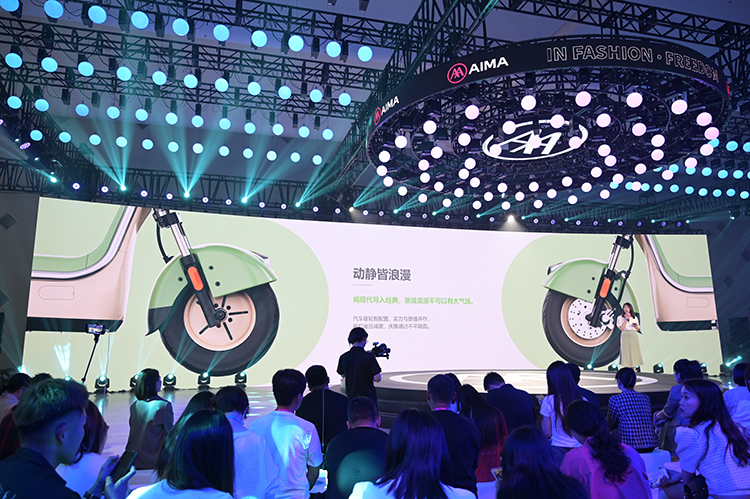 爱玛发布蛋蛋系列复古电动车 以"时尚+色彩"诠释经典美学-第6张图片-科技快讯