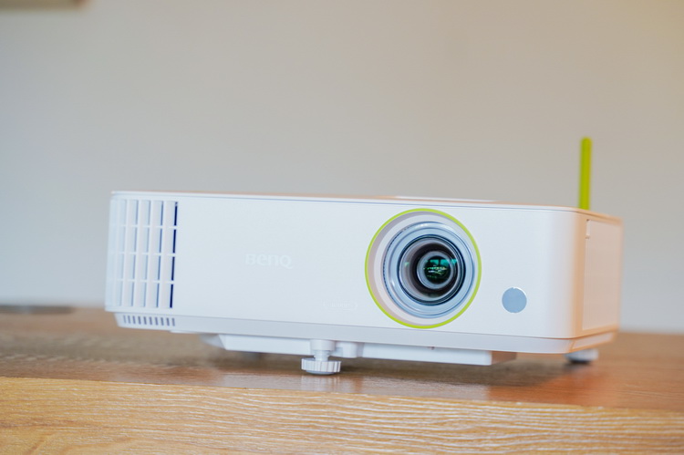 明基智能商务投影机E582上市 双频双WiFi 连接更强劲-第2张图片-科技快讯