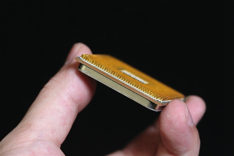 AMD锐龙7 3800XT处理器跑分曝光：8核可达4.8GHz-第1张图片-科技快讯