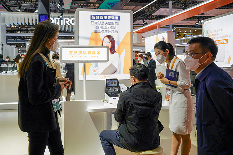 CIIE2022 | 欧姆龙展出第七代乒乓球教练机器人 硬件配置升级可以一打二-第8张图片-科技快讯