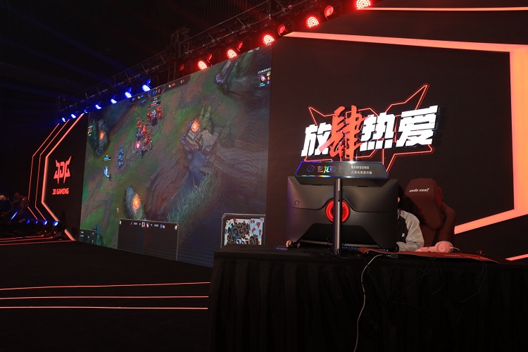 为电竞爱好者呐喊助威，三星玄龙骑士显示器现身JDG 4周年活动现场-第1张图片-科技快讯