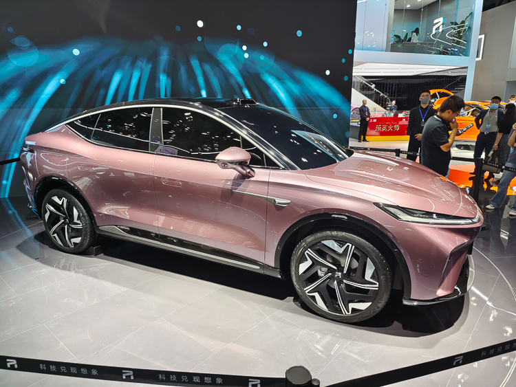 2021成都车展丨R汽车ES33量产版亮相，定位中大型纯电动轿跑SUV-第2张图片-科技快讯