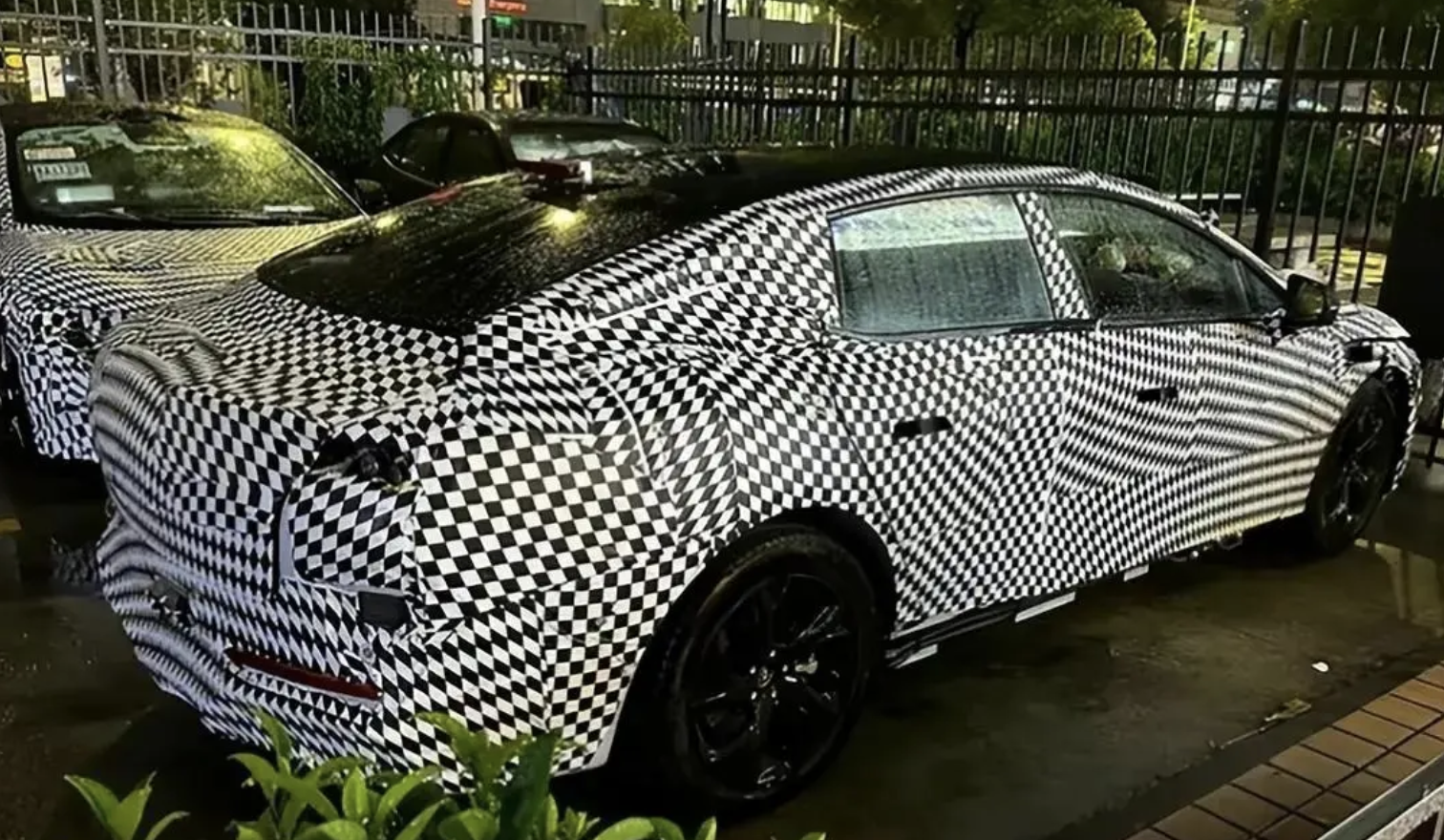 埃安高端轿跑广州车展首发，起售价或超30万，对标特斯拉Model 3-第5张图片-科技快讯