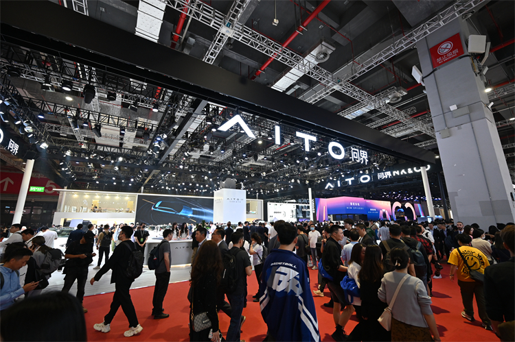 2023上海车展丨AITO问界M5智驾版亮相车展，定义"双智"出行新高度-第1张图片-科技快讯
