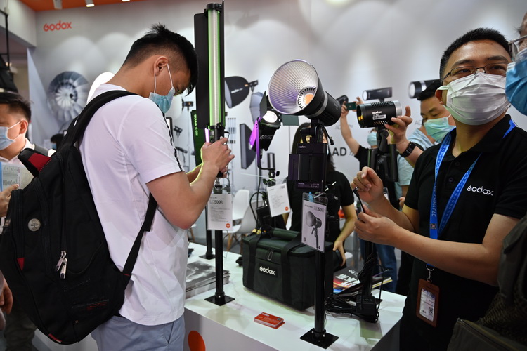 2021P&amp;E | 轻便走到底 神牛展示AD100 Pro、ML60灯具-第6张图片-科技快讯