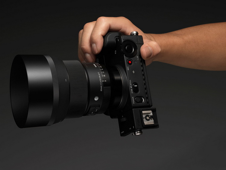 适马发布无反版85mm F1.4 ART镜头 回归正常重量-第1张图片-科技快讯