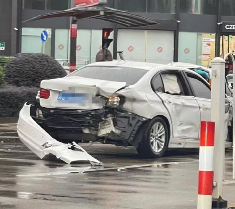 浙江台州特斯拉Model Y失控连撞多车，致2死1伤-第2张图片-科技快讯