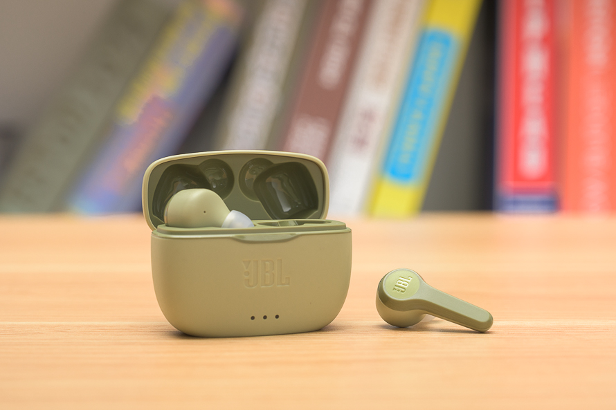 JBL TUNE 215TWS真无线耳机：不足千元，全能无短板-第2张图片-科技快讯