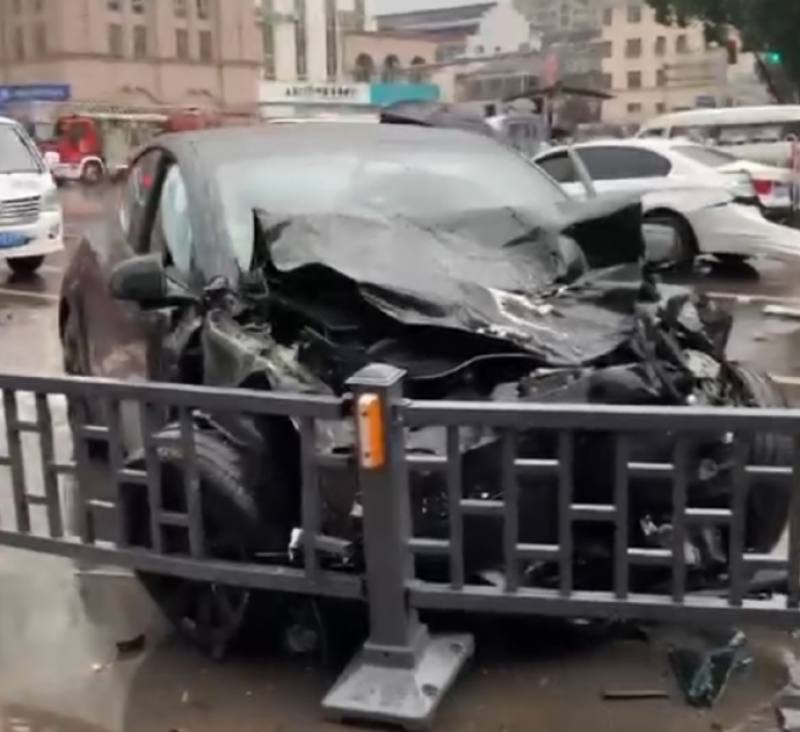 浙江台州特斯拉Model Y失控连撞多车，致2死1伤-第3张图片-科技快讯