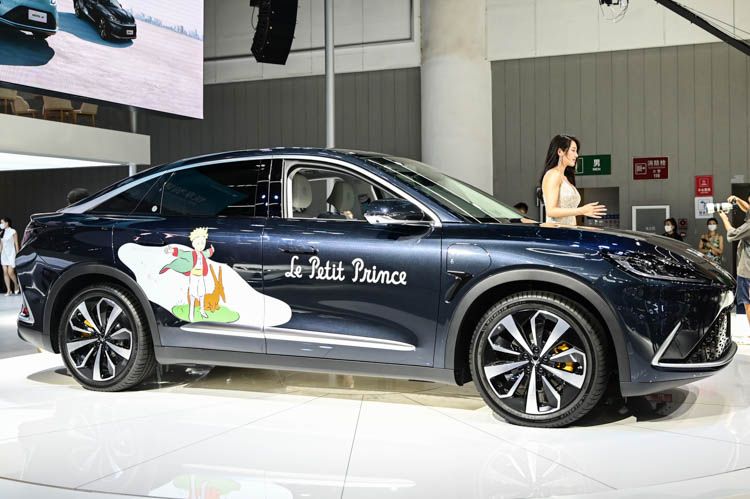 2022成都车展 | 极狐展示小王子联名款汽车：搭载专属迎宾灯与徽章-第3张图片-科技快讯