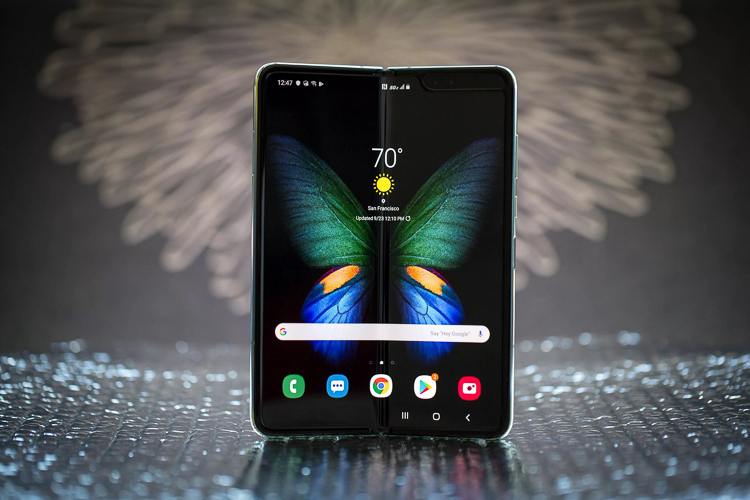 三星Galaxy Fold Lite或于明年年初上市 依旧内折斜刘海设计-第2张图片-科技快讯