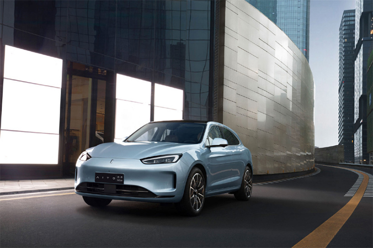 AITO问界M5e有望9月12日亮相 定位纯电中型SUV-第2张图片-科技快讯
