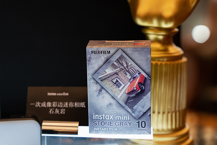 复古美学向经典摄影致敬 富士instax mini Evo正式发布-第13张图片-科技快讯