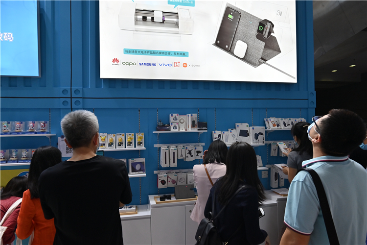 CITE2021丨承包你的数码配件！rock space亮相CITE带来智能切膜机-第11张图片-科技快讯