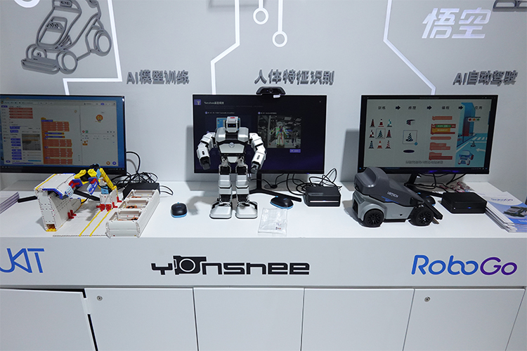 WAIC2021丨优必选发布仿人服务机器人Walker X 展示机器人技术发展成果-第7张图片-科技快讯