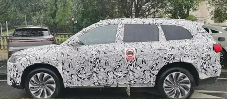 疑似AITO新车路试谍照曝光：或命名问界M7 定位中大型SUV-第2张图片-科技快讯