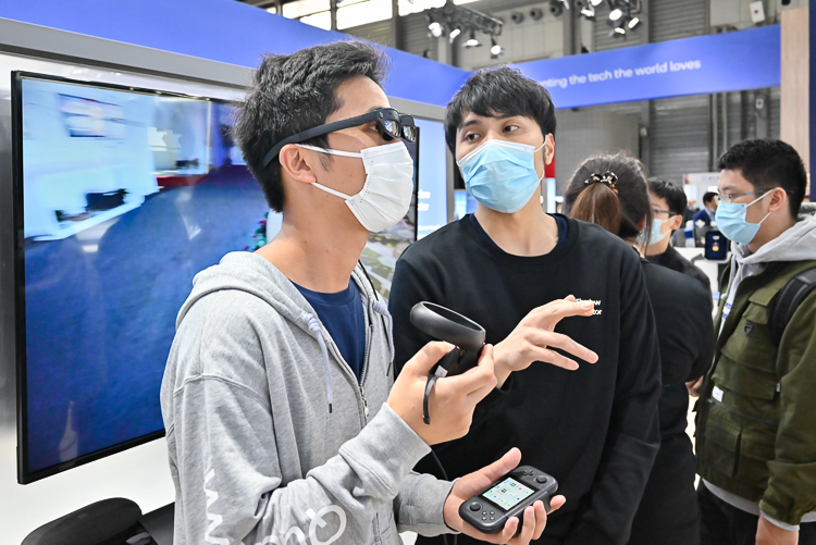 2021MWC丨搭载高通骁龙XR2，采用全自由度手势操作，影创展示6DoF MR眼镜-第5张图片-科技快讯