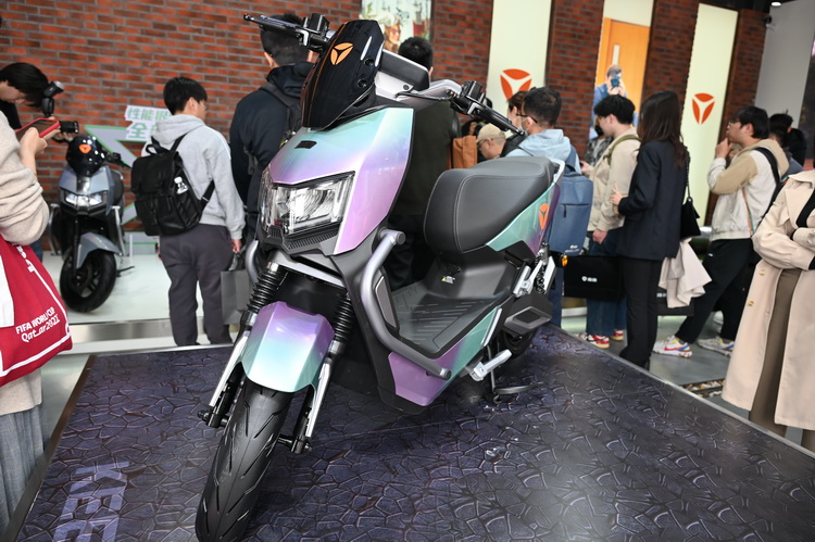 戴上头盔 一起体验雅迪2023年新款电车-第16张图片-科技快讯