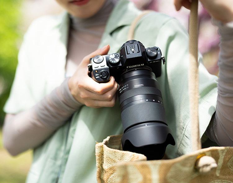 腾龙官宣富士版17-70mm F/2.8镜头 国行7月8日发售-第1张图片-科技快讯