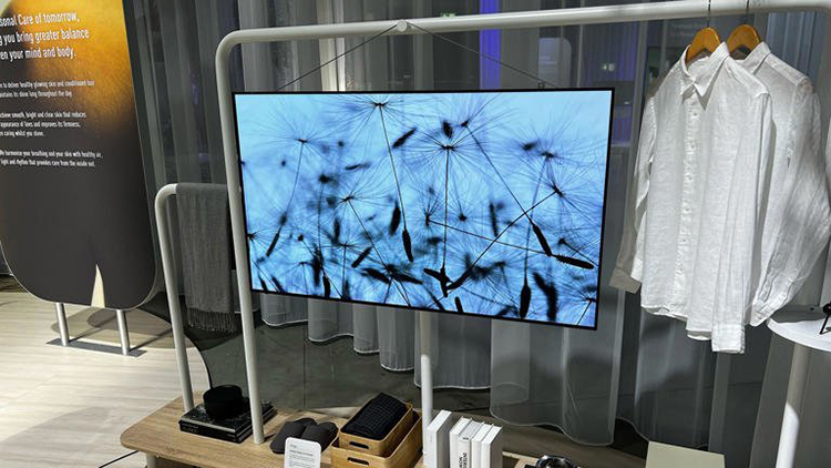 IFA2022 | 松下展出无线OLED电视 一根线缆挂起来-第1张图片-科技快讯