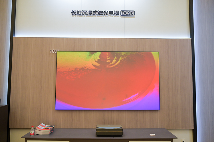 UDE2021丨长虹携旗下多款激光电视现身展会现场 展现巨幕观影新体验-第2张图片-科技快讯