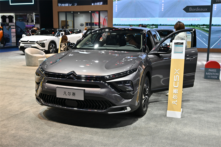 2021成都车展丨孤单又花哨的雪铁龙，凡尔赛C5 X 改装版亮相-第10张图片-科技快讯