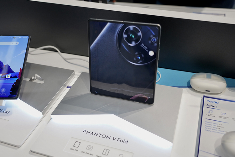 MWC2023 | 传音发布PHANTOM V Fold折叠屏 内屏7.85英寸并有天玑9000+加持-第7张图片-科技快讯