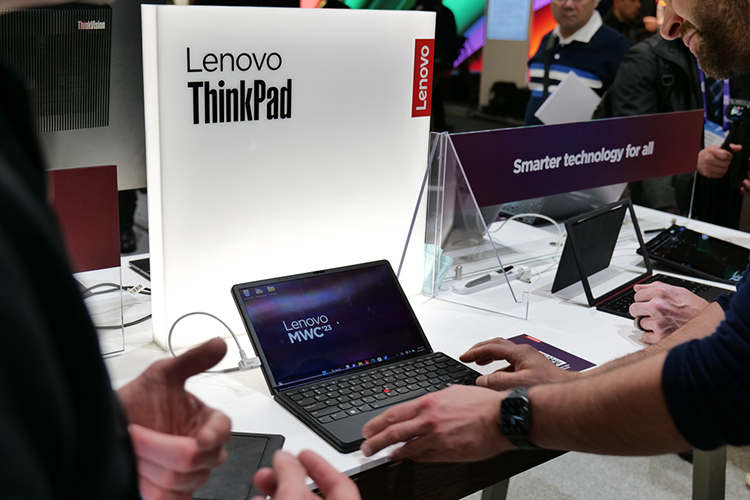 MWC2023 | 联想展示卷轴屏手机与笔记本概念产品 探索屏幕延展新用途-第18张图片-科技快讯