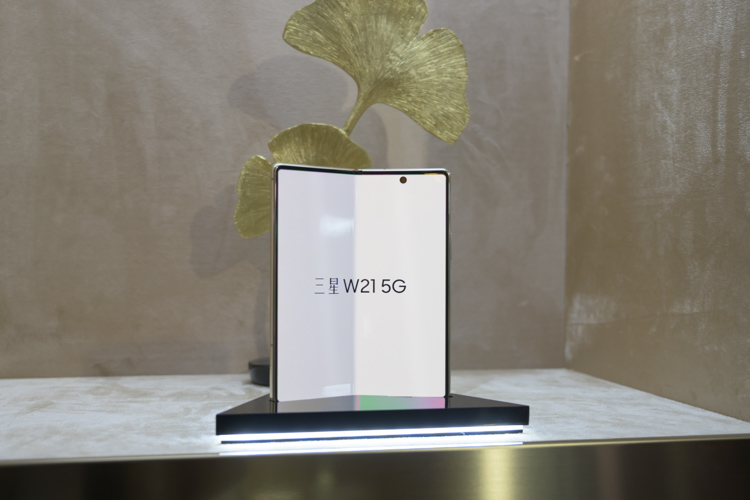 三星发布W21 5G：售价约2万，这或许是更高端的折叠屏手机-第4张图片-科技快讯