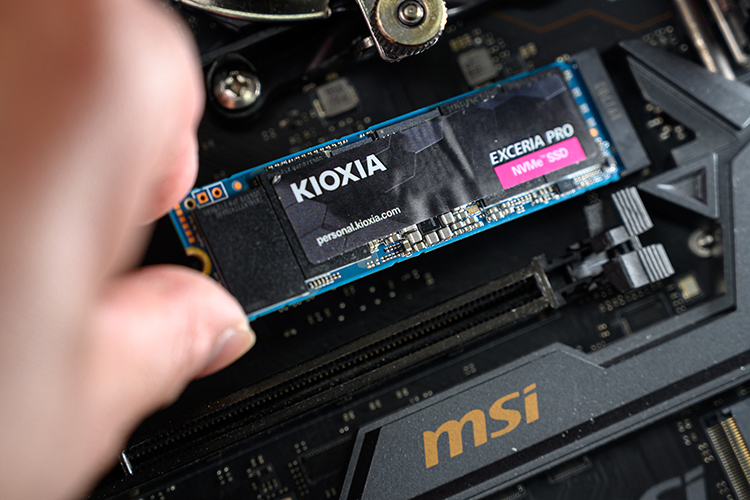 为什么现在旗舰级固态硬盘SSD都采用PCIe 4.0通道？-第4张图片-科技快讯